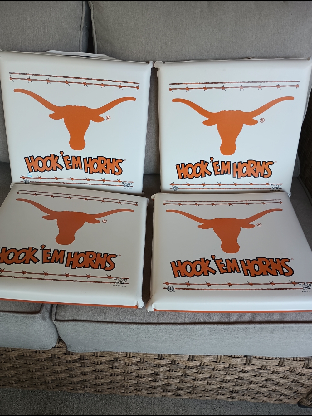 Texas University Longhorn White/Orange "Hook 'Em Horns" Stadium Seat Pads (4)
